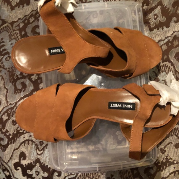 Brown Nine West wedges - Picture 2 of 3
